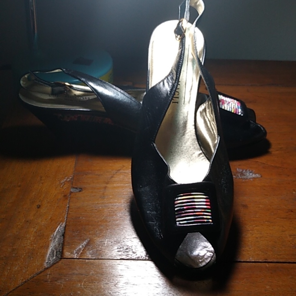 Black strappy Bruno Magli sz 8